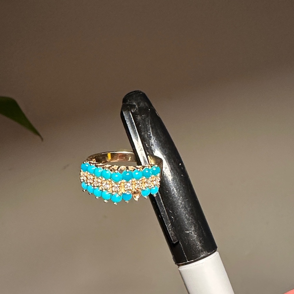 Elegant 14k Gold and Turquoise Ring
